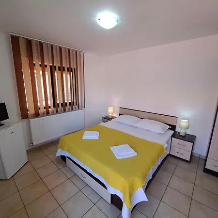 Gazde/Camere de închiriat Casa Dana 2 Mai
