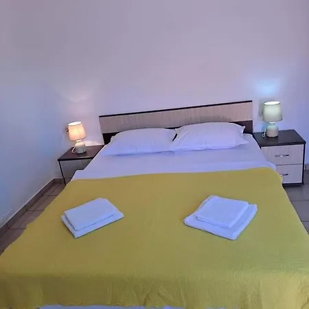Gazde/Camere de închiriat Casa Dana